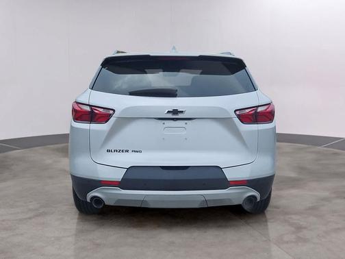 Silver Ice Metallic 2020 Chevrolet Blazer 2LT