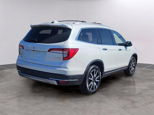 2022 Honda Pilot Touring 8-Passenger
