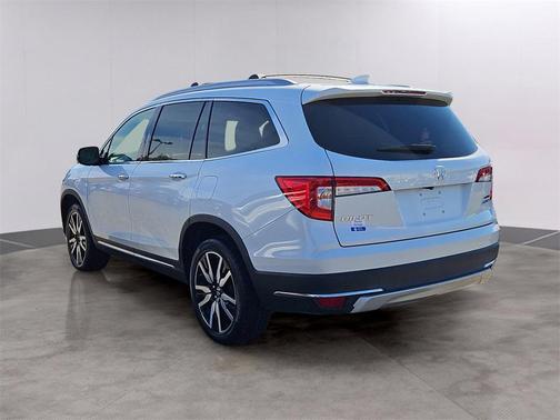 2022 Honda Pilot Touring 8-Passenger