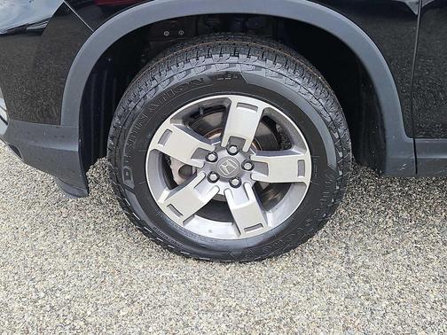 Crystal Black Pearl 2024 Honda Ridgeline RTL