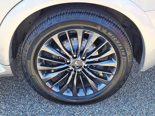 2021 INFINITI QX80 Luxe