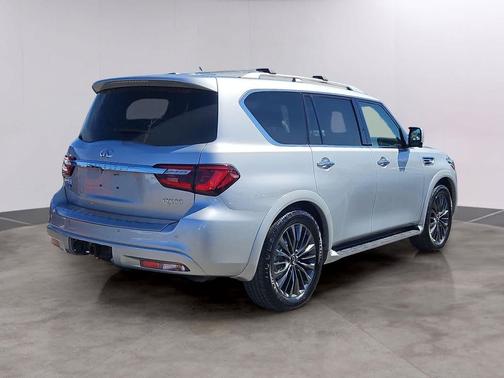 2021 INFINITI QX80 Luxe