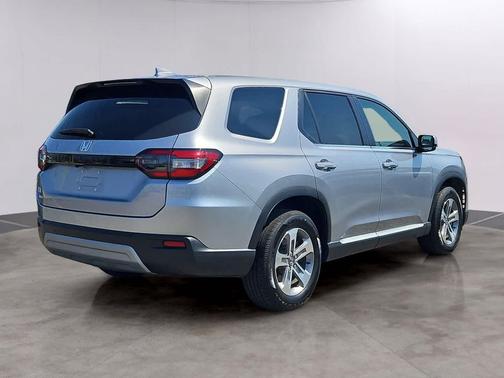 Lunar Silver Metallic 2025 Honda Pilot EX-L