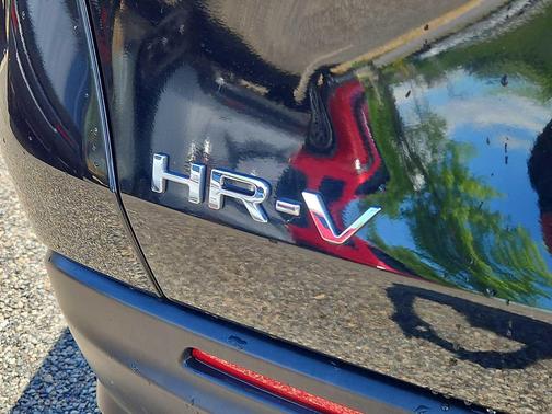 Crystal Black Pearl 2023 Honda HR-V LX