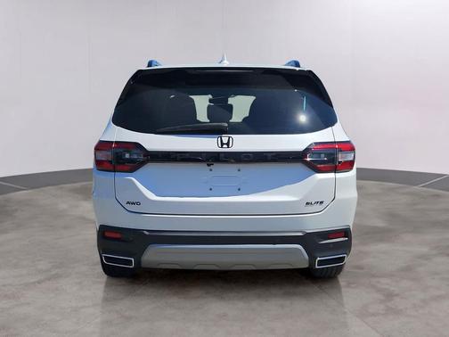Platinum White Pearl 2023 Honda Pilot AWD Elite