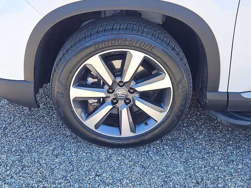 Platinum White Pearl 2023 Honda Pilot AWD Elite