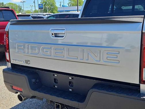 Solar Silver Metallic 2025 Honda Ridgeline RTL