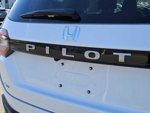 Platinum White Pearl 2026 Honda Pilot EX-L