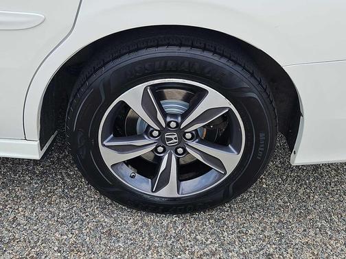 White Diamond Pearl 2019 Honda Odyssey Touring