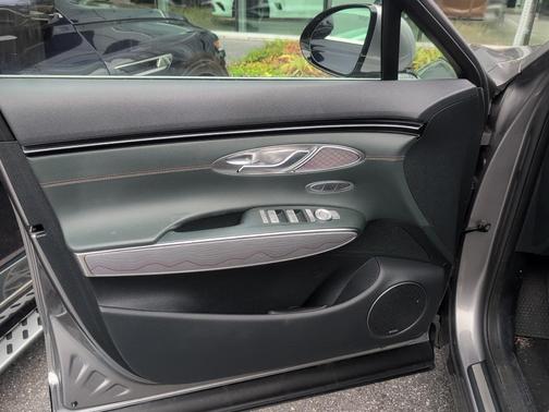 2023 Genesis GV70 2.5T