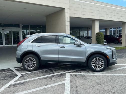 2024 Cadillac XT4 Premium Luxury