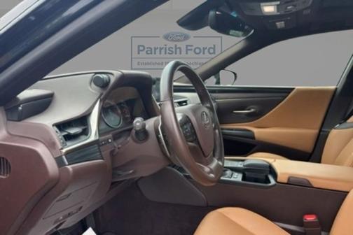 2021 Lexus ES 300h BASE