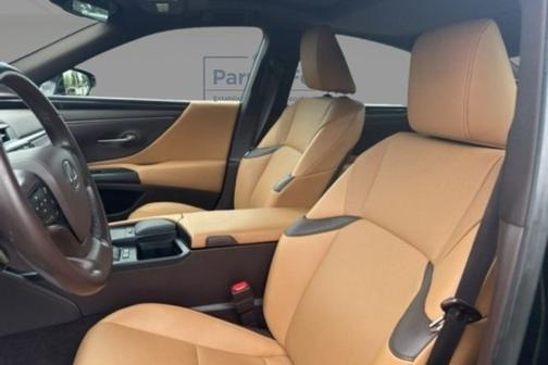 2021 Lexus ES 300h BASE