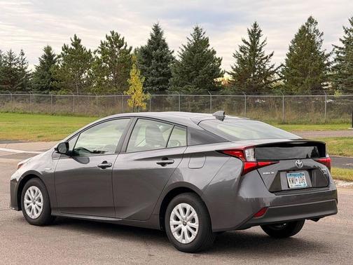 2022 Toyota Prius LE