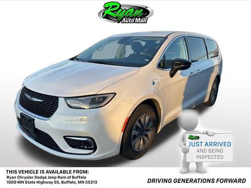 2024 Chrysler Pacifica Hybrid Select