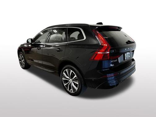 2022 Volvo XC60 B5 Momentum