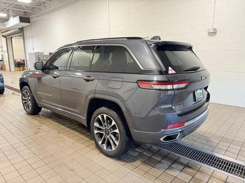 2022 Jeep Grand Cherokee Overland