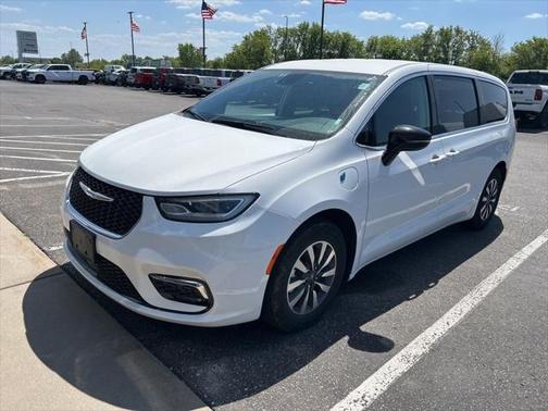 2024 Chrysler Pacifica Hybrid Select