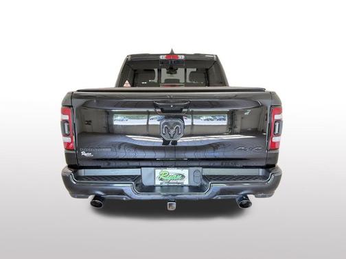 Diamond Black Crystal Pearlcoat 2019 RAM 1500 Laramie