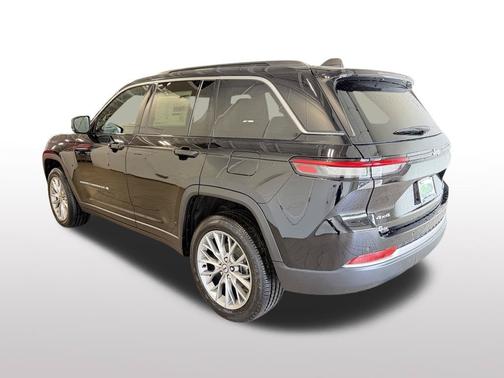High Gloss Black 2027 Jeep Grand Cherokee Limited 4x2