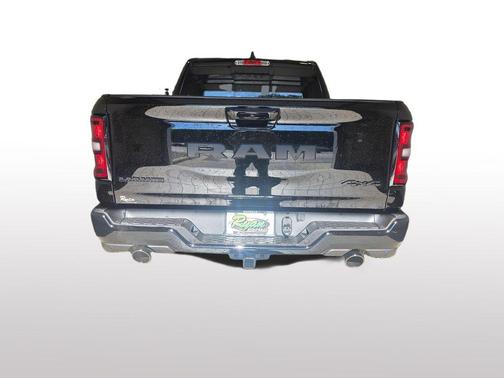 Diamond Black Crystal Pearlcoat 2026 RAM 1500 Laramie