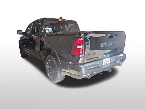 Diamond Black Crystal Pearlcoat 2026 RAM 1500 Laramie