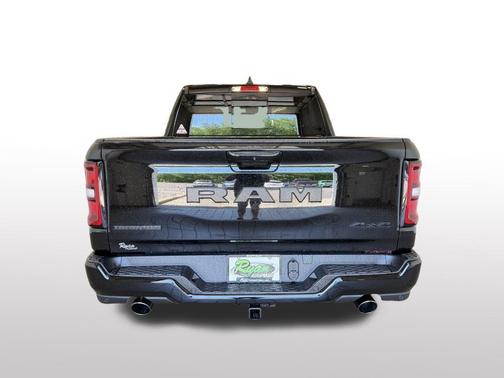 Diamond Black Crystal Pearlcoat 2026 RAM 1500 Big Horn/Lone Star