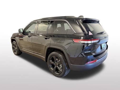 2026 Jeep Grand Cherokee Altitude