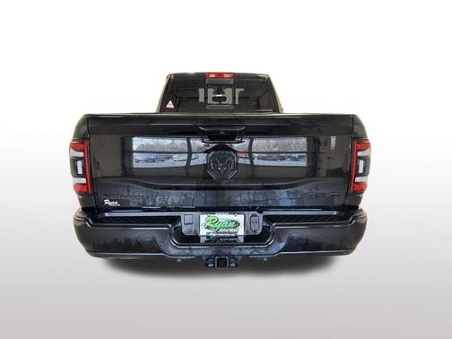 2024 RAM 3500 Laramie Crew Cab 4x4 8' Box