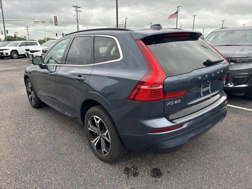 2022 Volvo XC60 B5 Momentum