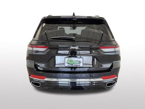 Diamond Black Crystal Pearlcoat 2025 Jeep Grand Cherokee Overland