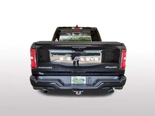 Diamond Black Crystal Pearlcoat 2025 RAM 1500 Laramie