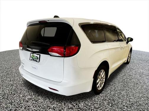 2023 Chrysler Voyager LX