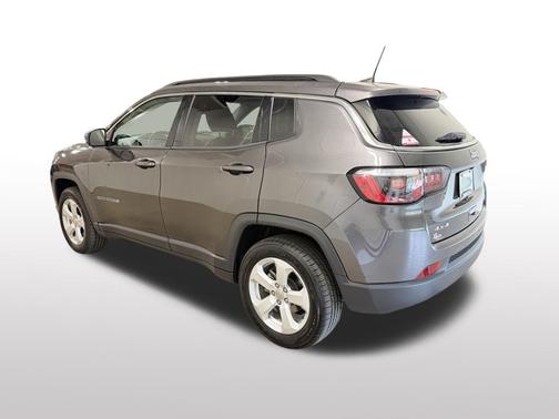 Granite Crystal Metallic Clearcoat 2018 Jeep Compass Latitude