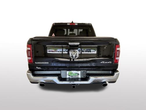 Diamond Black Crystal Pearlcoat 2019 RAM 1500 Laramie