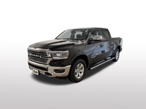 Diamond Black Crystal Pearlcoat 2019 RAM 1500 Laramie