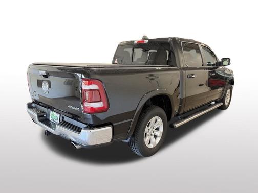 Diamond Black Crystal Pearlcoat 2019 RAM 1500 Laramie