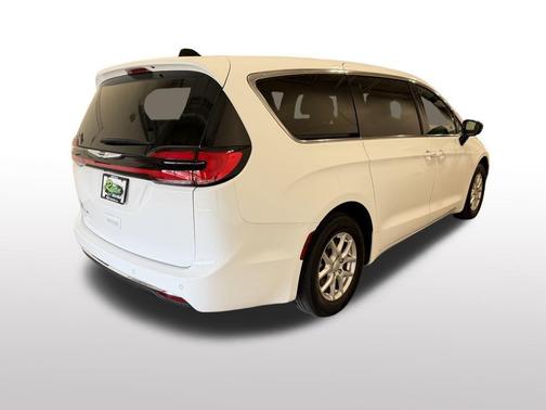 Bright White Clearcoat 2025 Chrysler Pacifica L