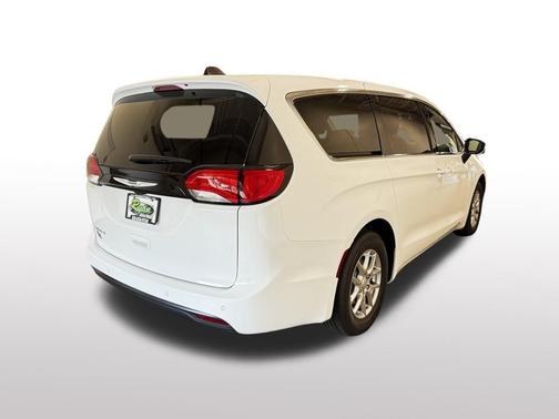 2025 Chrysler Voyager LX