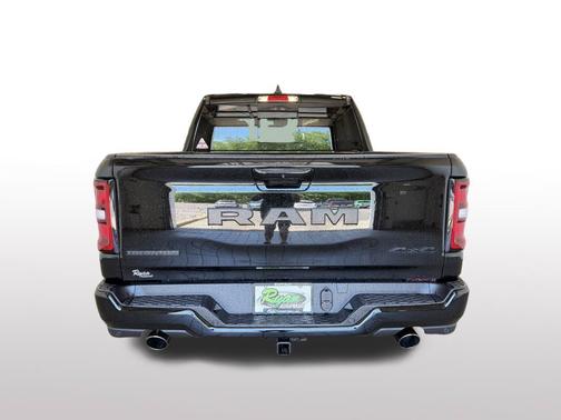 Diamond Black Crystal Pearlcoat 2026 RAM 1500 Big Horn