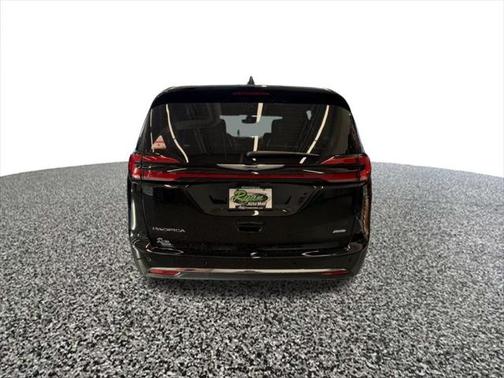 2025 Chrysler Pacifica L