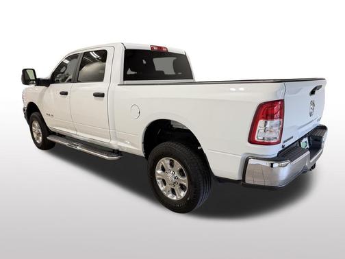 Bright White Clearcoat 2024 RAM 2500 Big Horn Crew Cab 4x4 6'4' Box