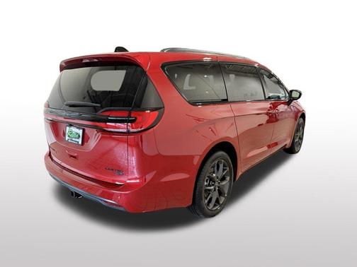 Red Hot Pearlcoat 2026 Chrysler Pacifica Limited