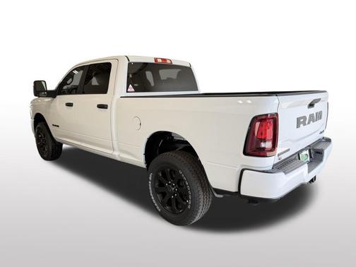 Bright White Clearcoat 2026 RAM 2500 Big Horn Crew Cab 4x4 6'4' Box