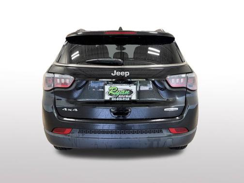 Diamond Black Crystal Pearlcoat 2024 Jeep Compass Latitude