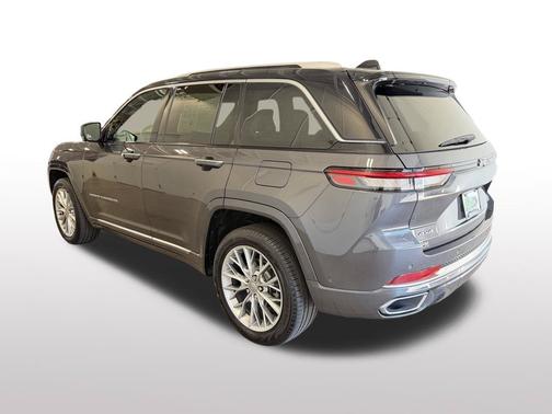 Baltic Gray Metallic Clearcoat 2023 Jeep Grand Cherokee Summit