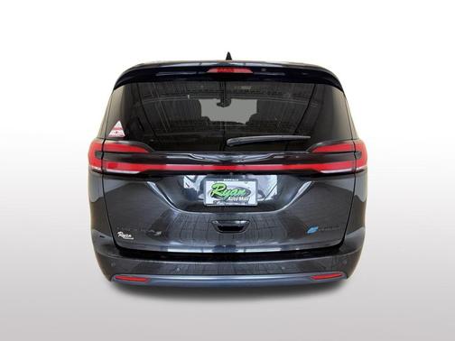 2024 Chrysler Pacifica Hybrid Premium S Appearance Pkg