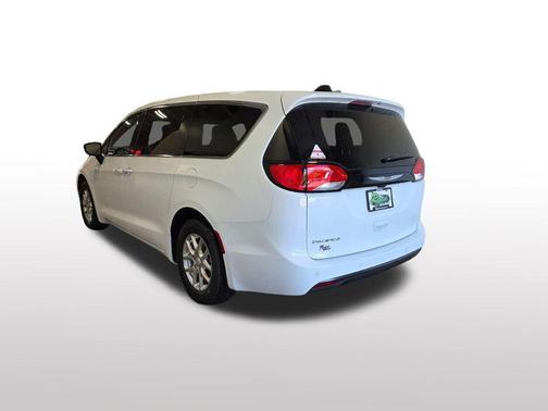 Bright White Clearcoat 2027 Chrysler Pacifica LX