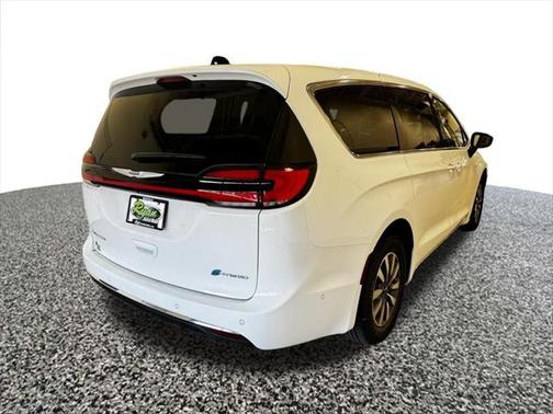 2025 Chrysler Pacifica Hybrid Select