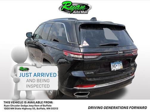 Diamond Black Crystal Pearlcoat 2022 Jeep Grand Cherokee Overland